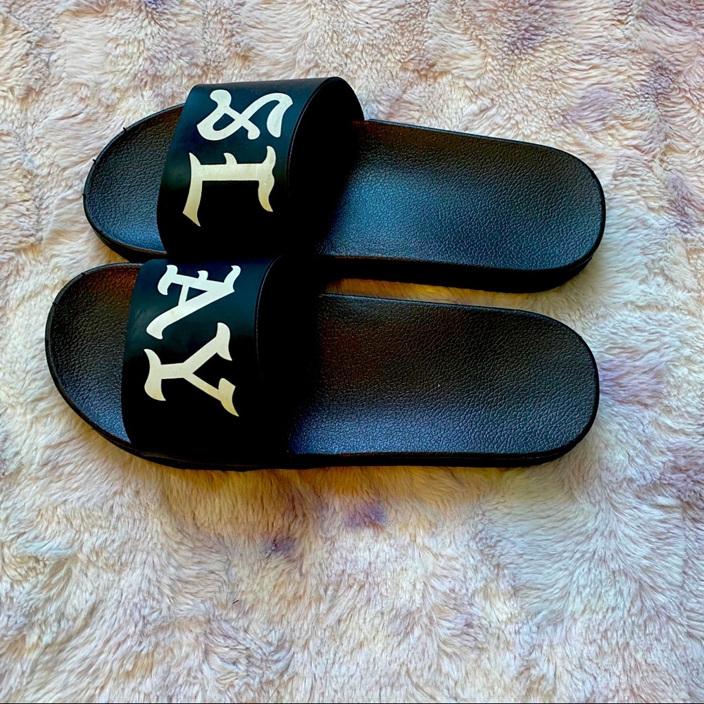 Black Slides - Picture 3 of 5